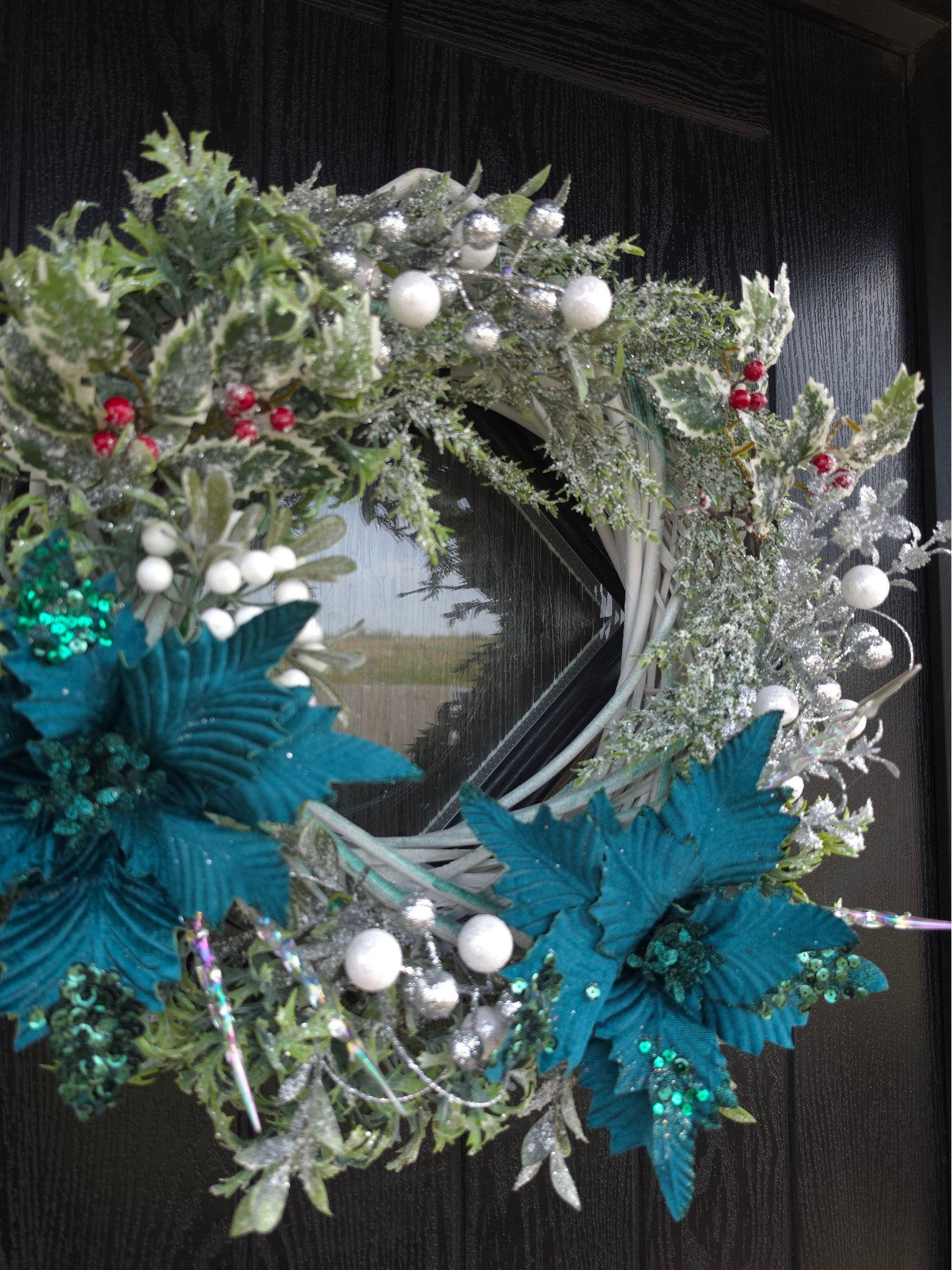 Holly Poinsetta