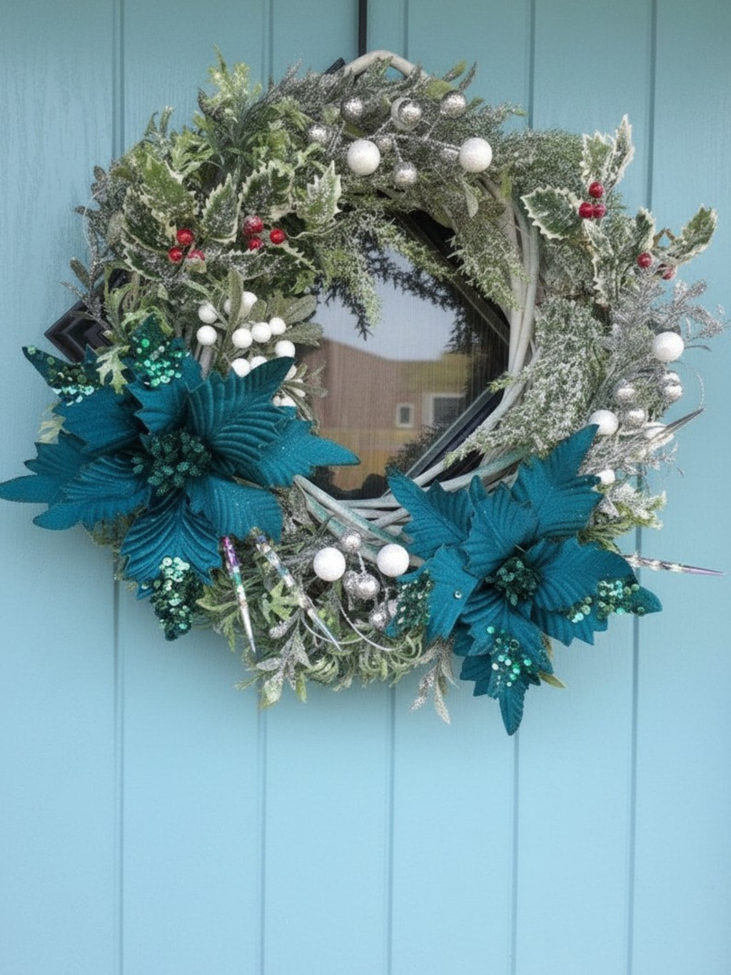 Holly Poinsetta