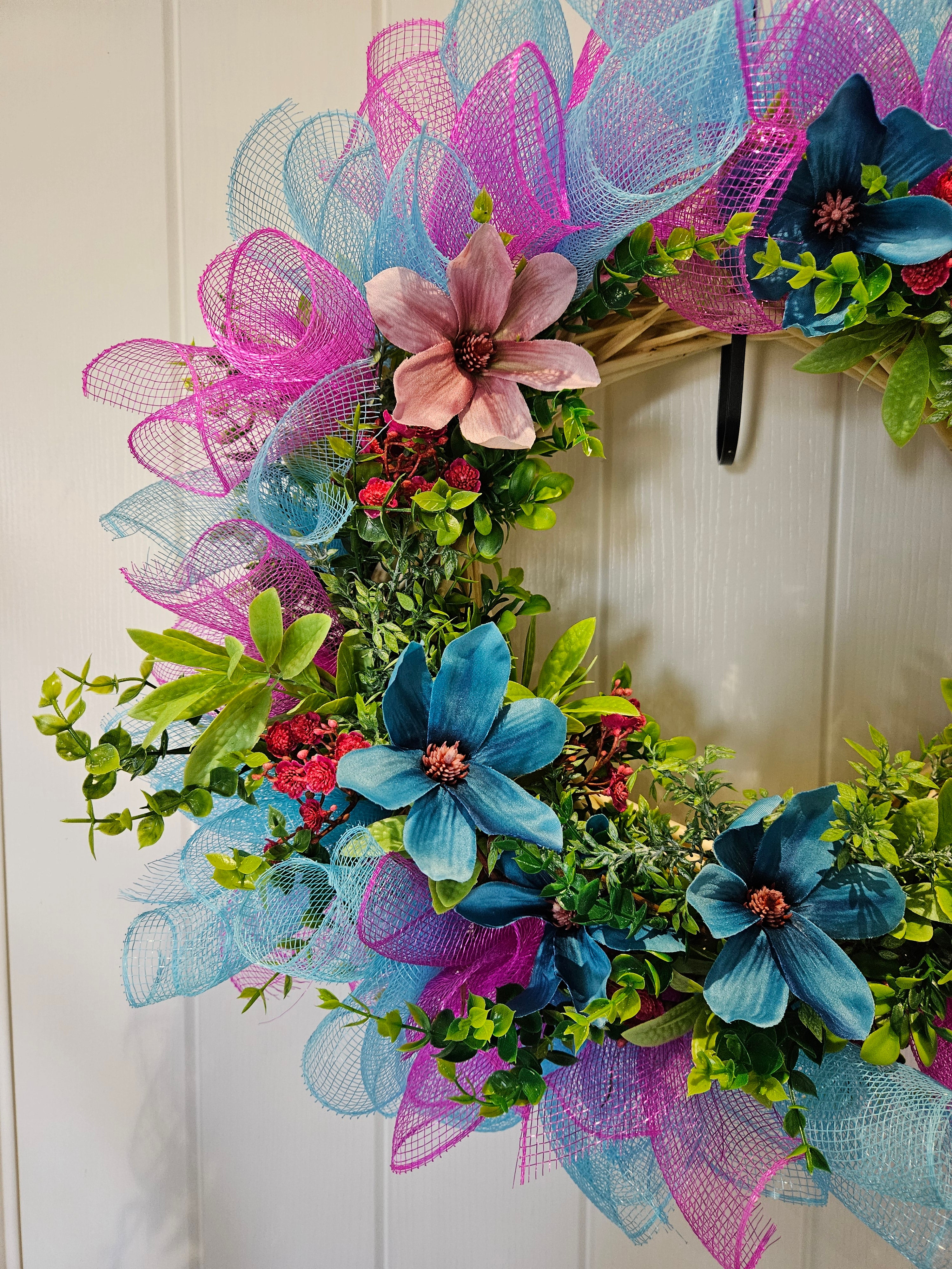 Bright, Loud and Not Here to Behave – A Full-On Colour Pop Wreath That Brings the Fun and Doesn’t Do Subtle