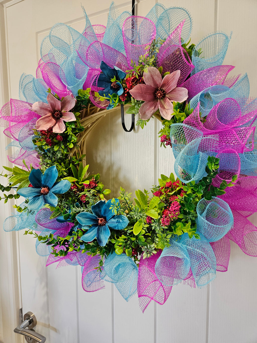 Bright, Loud and Not Here to Behave – A Full-On Colour Pop Wreath That Brings the Fun and Doesn’t Do Subtle