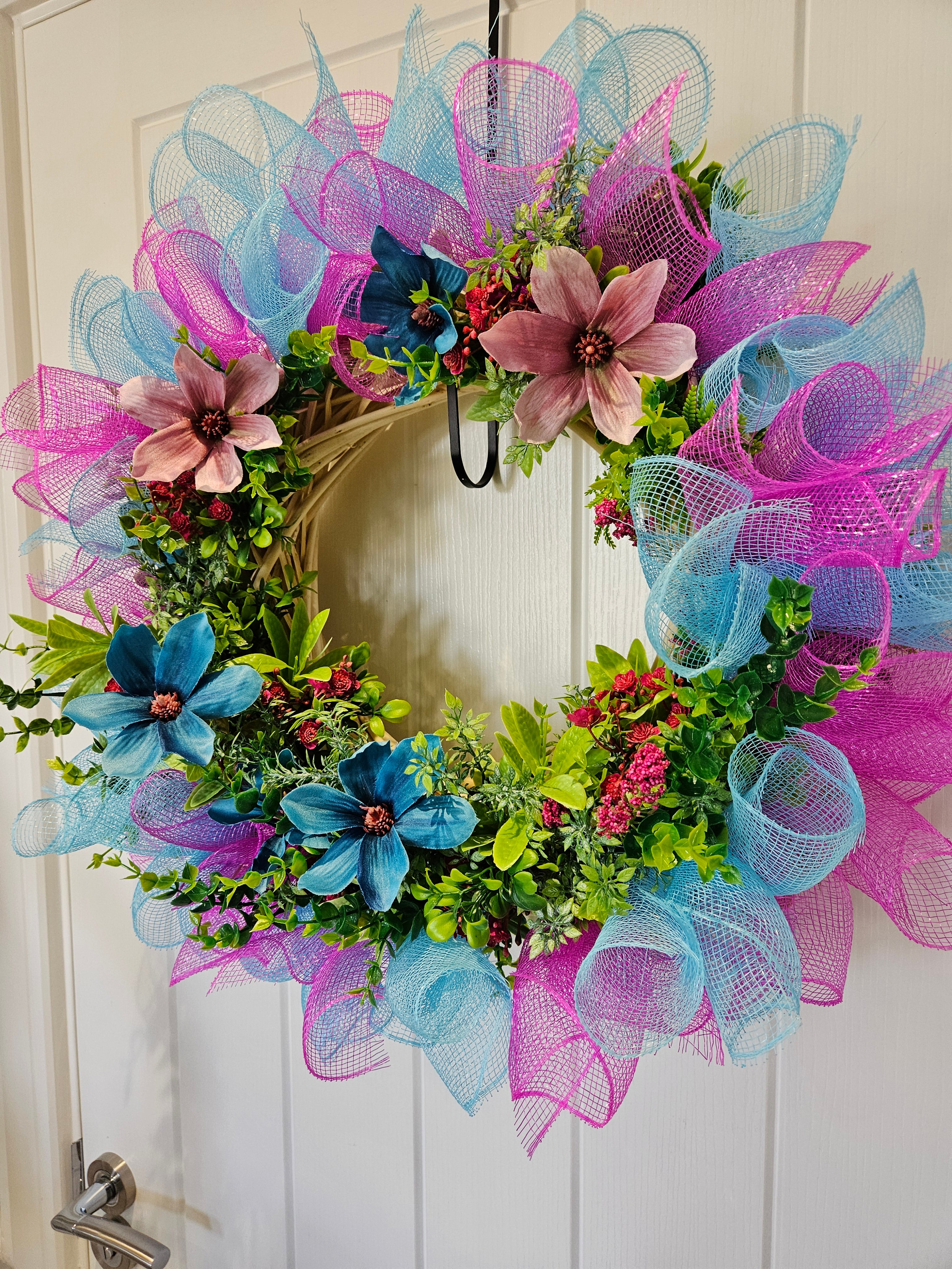 Bright, Loud and Not Here to Behave – A Full-On Colour Pop Wreath That Brings the Fun and Doesn’t Do Subtle