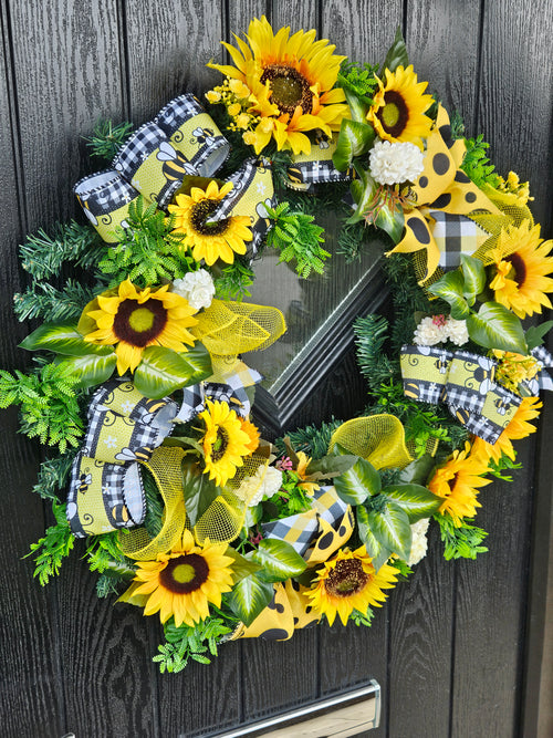 Bright as Anything and Full of Sunshine Energy – A Bold, Feel-Good Wreath That Brings the Colour and Lifts the Whole Street