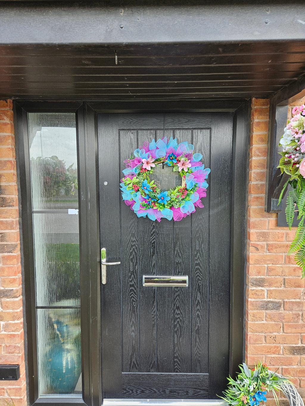 Bright, Loud and Not Here to Behave – A Full-On Colour Pop Wreath That Brings the Fun and Doesn’t Do Subtle