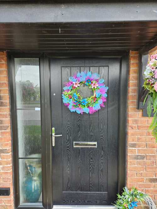 Bright, Loud and Not Here to Behave – A Full-On Colour Pop Wreath That Brings the Fun and Doesn’t Do Subtle
