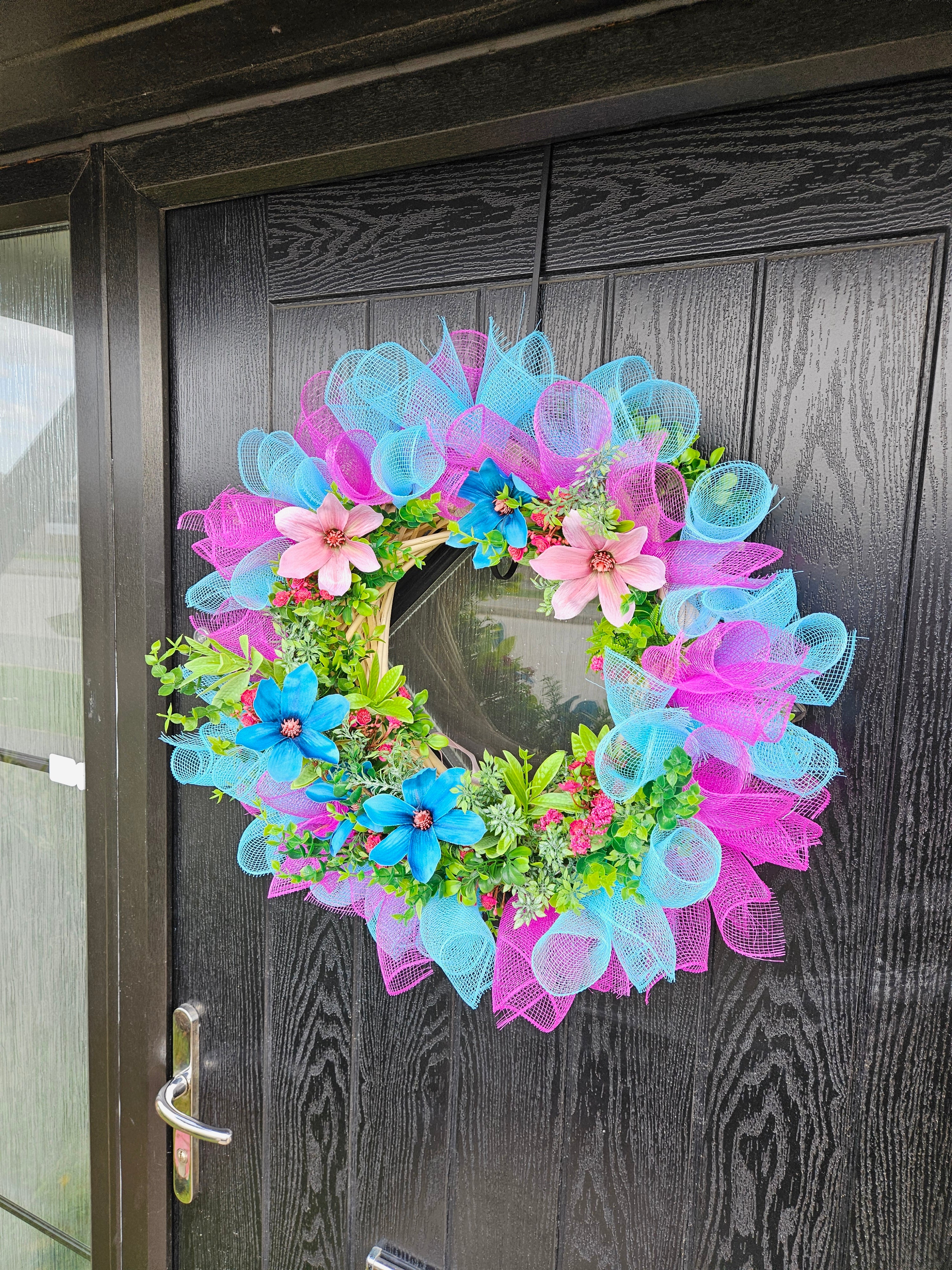 Bright, Loud and Not Here to Behave – A Full-On Colour Pop Wreath That Brings the Fun and Doesn’t Do Subtle